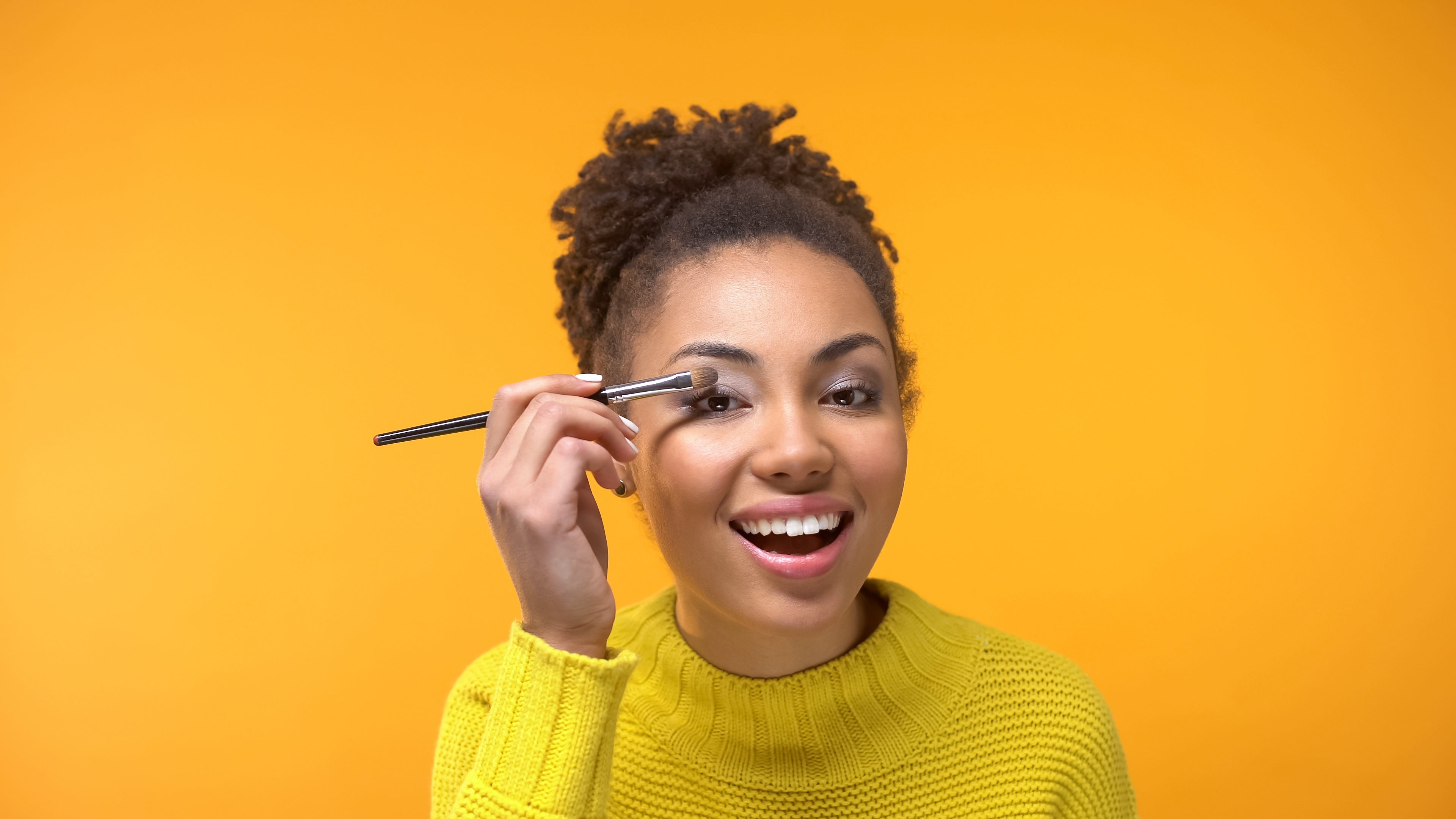 A Beginner's Guide to Makeup: Step-by-Step Tutorial – Color The World