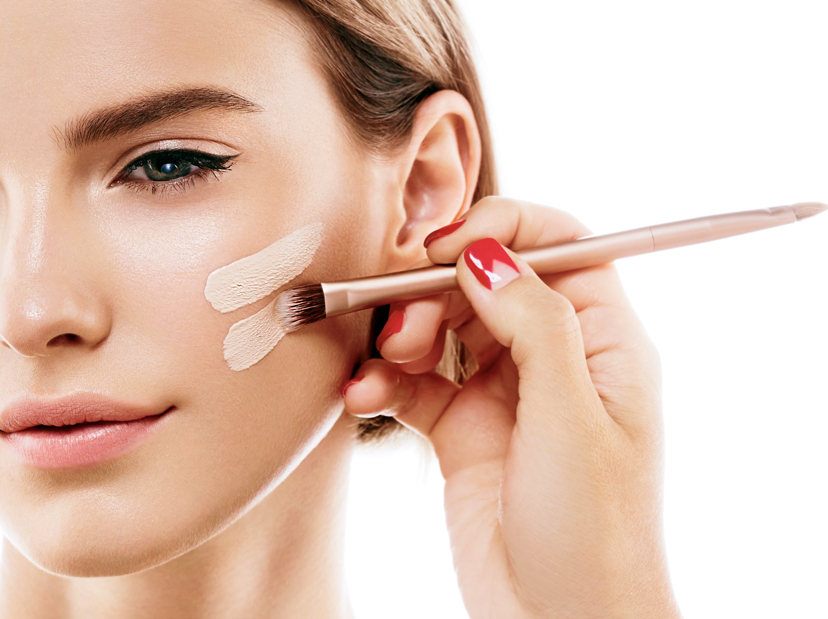 Stay Flawless without Feeling Heavy: Finding the Perfect Full-Coverage Foundation